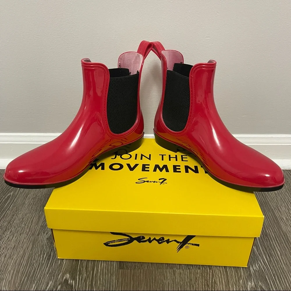 Seven7 Dover red rain boots size 9